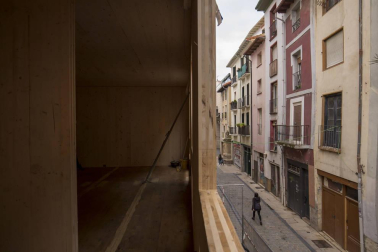 Obras para la construcción de viviendas en la calle Descalzos de Pamplona.