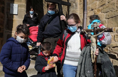 Ujué ha celebrado este domingo, día 2 de mayo, cinco eucaristías en las que se han repartido los pueblos que, en un contexto normal, hubieran peregrinado hasta el santuario.