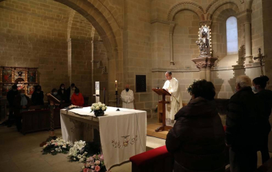 Ujué ha celebrado este domingo, día 2 de mayo, cinco eucaristías en las que se han repartido los pueblos que, en un contexto normal, hubieran peregrinado hasta el santuario.