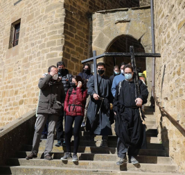 Ujué ha celebrado este domingo, día 2 de mayo, cinco eucaristías en las que se han repartido los pueblos que, en un contexto normal, hubieran peregrinado hasta el santuario.