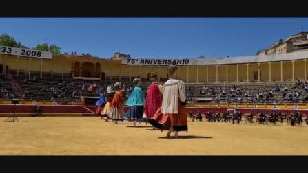 Actuación de la Comparsa de Gigantes en la plaza de toros de Tudela