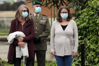 La ministra de Defensa, Margarita Robles, visita el Regimiento de Infantería 'América' 66 de Cazadores de Montaña, al que pertenecía el cabo Francisco Pérez, fallecido por trombosis días después de haber sido vacunado con AstraZeneca.
