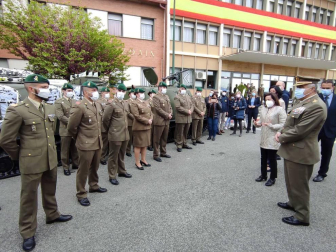 La ministra de Defensa, Margarita Robles, visita el Regimiento de Infantería 'América' 66 de Cazadores de Montaña, al que pertenecía el cabo Francisco Pérez, fallecido por trombosis días después de haber sido vacunado con AstraZeneca.