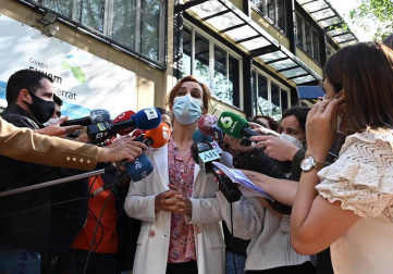 Los candidatos a la presidencia de la Asamblea de Madrid votan en sus colegios electorales.
