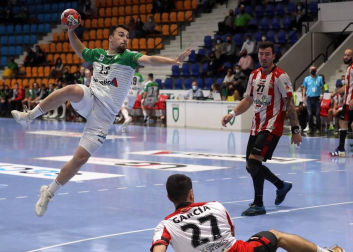 El Helvetia Anaitasuna venció de forma clara al Fertiberia Puerto Sagunto (33-28) y volvió a ganar tras cuatro derrotas consecutivas.