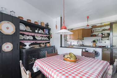 La vivienda, rodeada de un maravilloso jardín, está en una parcela de 2.500 m2
