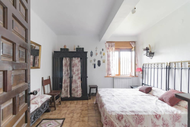 La vivienda, rodeada de un maravilloso jardín, está en una parcela de 2.500 m2