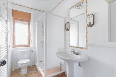 La vivienda, rodeada de un maravilloso jardín, está en una parcela de 2.500 m2