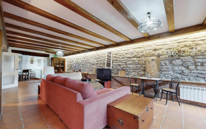 La vivienda, rodeada de un maravilloso jardín, está en una parcela de 2.500 m2