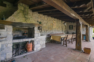 La vivienda, rodeada de un maravilloso jardín, está en una parcela de 2.500 m2