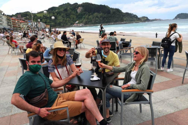 El primer día sin cierre perimetras tras el fin del estado de alarma, San Sebastián y Zarautz se confirmaron como dos de los destinos predilectos para los navarros
