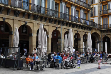 El primer día sin cierre perimetras tras el fin del estado de alarma, San Sebastián y Zarautz se confirmaron como dos de los destinos predilectos para los navarros