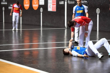 El vízcaino y el navarro se impusieron a Peña y Albisu por 22-7 en el frontón Bizkaia