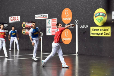 El vízcaino y el navarro se impusieron a Peña y Albisu por 22-7 en el frontón Bizkaia
