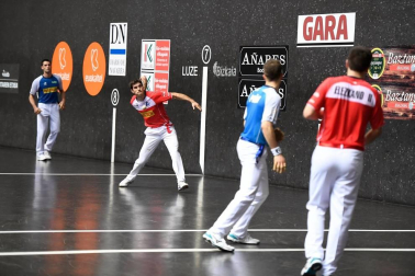 El vízcaino y el navarro se impusieron a Peña y Albisu por 22-7 en el frontón Bizkaia