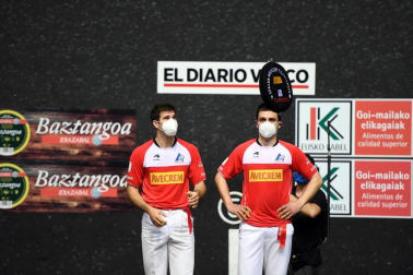 El vízcaino y el navarro se impusieron a Peña y Albisu por 22-7 en el frontón Bizkaia
