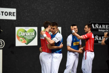 El vízcaino y el navarro se impusieron a Peña y Albisu por 22-7 en el frontón Bizkaia