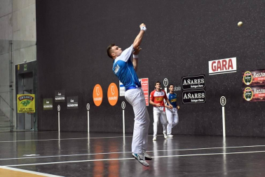 El vízcaino y el navarro se impusieron a Peña y Albisu por 22-7 en el frontón Bizkaia