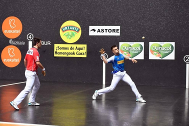 El vízcaino y el navarro se impusieron a Peña y Albisu por 22-7 en el frontón Bizkaia