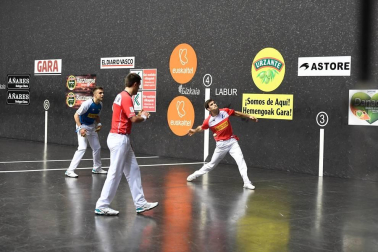 El vízcaino y el navarro se impusieron a Peña y Albisu por 22-7 en el frontón Bizkaia