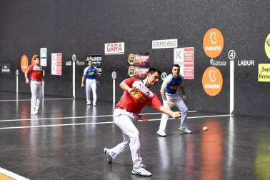 El vízcaino y el navarro se impusieron a Peña y Albisu por 22-7 en el frontón Bizkaia