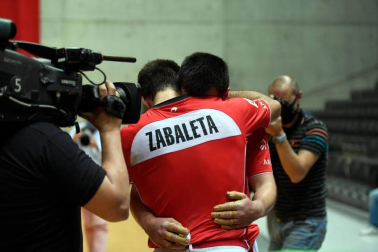 El vízcaino y el navarro se impusieron a Peña y Albisu por 22-7 en el frontón Bizkaia