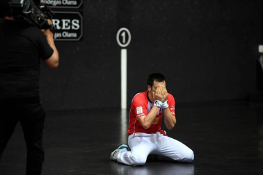 El vízcaino y el navarro se impusieron a Peña y Albisu por 22-7 en el frontón Bizkaia