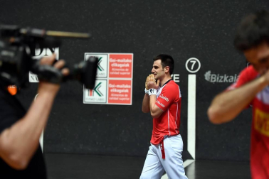 El vízcaino y el navarro se impusieron a Peña y Albisu por 22-7 en el frontón Bizkaia