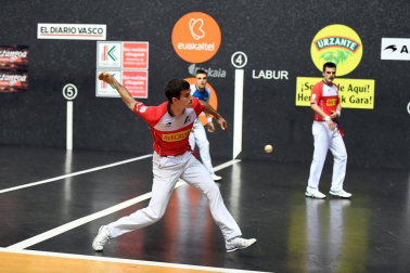 El vízcaino y el navarro se impusieron a Peña y Albisu por 22-7 en el frontón Bizkaia