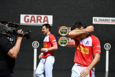 El vízcaino y el navarro se impusieron a Peña y Albisu por 22-7 en el frontón Bizkaia