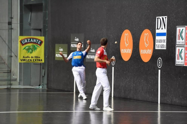 El vízcaino y el navarro se impusieron a Peña y Albisu por 22-7 en el frontón Bizkaia