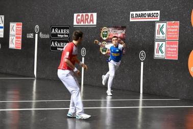 El vízcaino y el navarro se impusieron a Peña y Albisu por 22-7 en el frontón Bizkaia