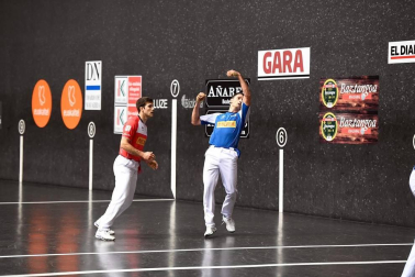 El vízcaino y el navarro se impusieron a Peña y Albisu por 22-7 en el frontón Bizkaia
