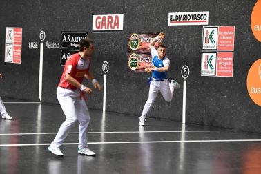 El vízcaino y el navarro se impusieron a Peña y Albisu por 22-7 en el frontón Bizkaia