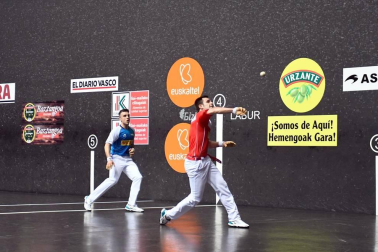 El vízcaino y el navarro se impusieron a Peña y Albisu por 22-7 en el frontón Bizkaia