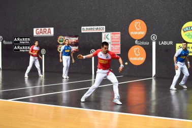 El vízcaino y el navarro se impusieron a Peña y Albisu por 22-7 en el frontón Bizkaia