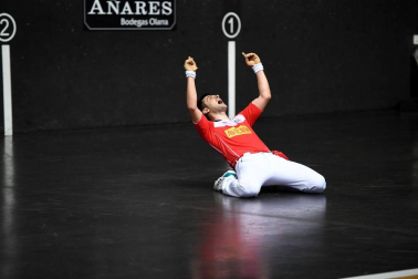 El vízcaino y el navarro se impusieron a Peña y Albisu por 22-7 en el frontón Bizkaia