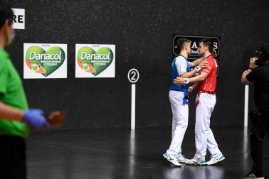 El vízcaino y el navarro se impusieron a Peña y Albisu por 22-7 en el frontón Bizkaia