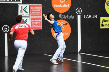 El vízcaino y el navarro se impusieron a Peña y Albisu por 22-7 en el frontón Bizkaia