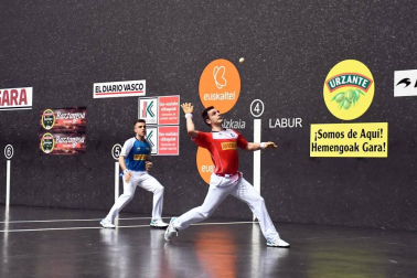 El vízcaino y el navarro se impusieron a Peña y Albisu por 22-7 en el frontón Bizkaia