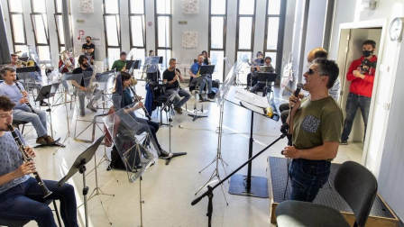 El cantante navarro y el conjunto rendirán un homenaje a Nino Bravo en un espectáculo en el Gayarre el jueves 13 y el viernes 14 de mayo.