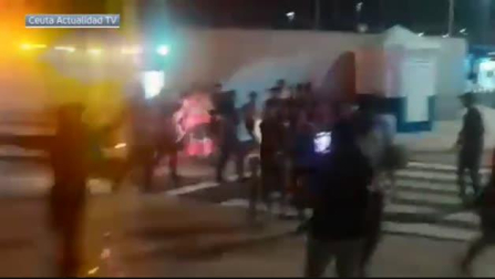 Miles de personas llegan nadando a Ceuta