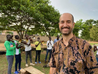 Los navarros Aritz Azparren y Joseba San Roque protagonizan este jueves a las 22:30 h. el programa de televisión 'Vascos por el Mundo', que se emite en ETB2 y viaja hasta la República de Uganda.