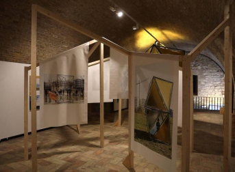 Fotografías de la exposición 'Repensar la periferia' que se expone hasta el 27 de junio en el Pabellón de Mixtos de la Ciudadela de martes a sábado de 11.30 a 13.30 horas y de 18 a 20.30 horas; los domingos únicamente en horario de mañana.