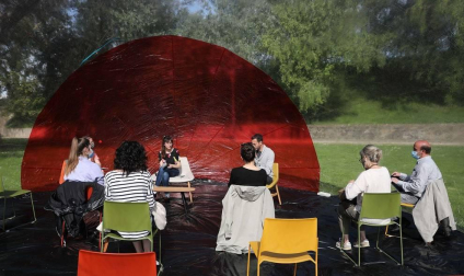 Fotografías de la exposición 'Repensar la periferia' que se expone hasta el 27 de junio en el Pabellón de Mixtos de la Ciudadela de martes a sábado de 11.30 a 13.30 horas y de 18 a 20.30 horas; los domingos únicamente en horario de mañana.