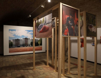 Fotografías de la exposición 'Repensar la periferia' que se expone hasta el 27 de junio en el Pabellón de Mixtos de la Ciudadela de martes a sábado de 11.30 a 13.30 horas y de 18 a 20.30 horas; los domingos únicamente en horario de mañana.