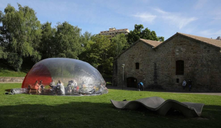 Fotografías de la exposición 'Repensar la periferia' que se expone hasta el 27 de junio en el Pabellón de Mixtos de la Ciudadela de martes a sábado de 11.30 a 13.30 horas y de 18 a 20.30 horas; los domingos únicamente en horario de mañana.