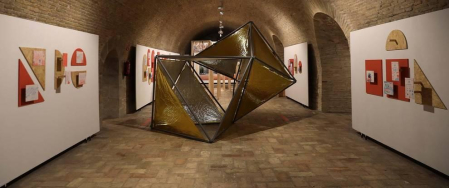 Fotografías de la exposición 'Repensar la periferia' que se expone hasta el 27 de junio en el Pabellón de Mixtos de la Ciudadela de martes a sábado de 11.30 a 13.30 horas y de 18 a 20.30 horas; los domingos únicamente en horario de mañana.