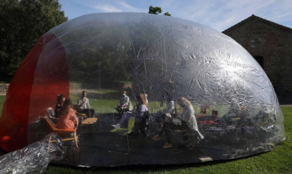 Fotografías de la exposición 'Repensar la periferia' que se expone hasta el 27 de junio en el Pabellón de Mixtos de la Ciudadela de martes a sábado de 11.30 a 13.30 horas y de 18 a 20.30 horas; los domingos únicamente en horario de mañana.