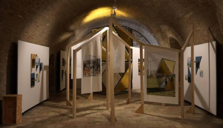 Fotografías de la exposición 'Repensar la periferia' que se expone hasta el 27 de junio en el Pabellón de Mixtos de la Ciudadela de martes a sábado de 11.30 a 13.30 horas y de 18 a 20.30 horas; los domingos únicamente en horario de mañana.